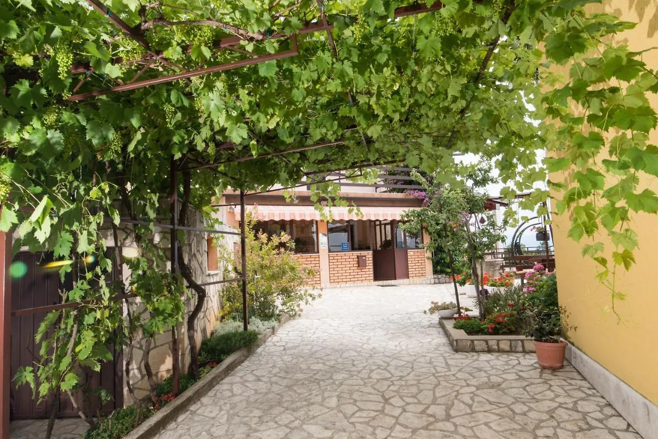 Apartment Alba Medveja